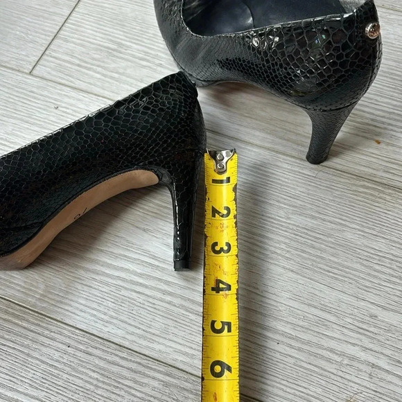 Stuart Weitzman Black Python Embossed Leather Peep Toe Pumps Size 8 - Picture 9 of 13